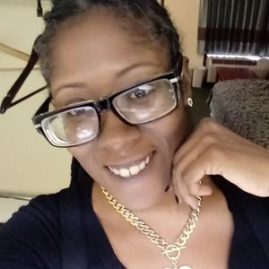 Meet your Posher, Laurie